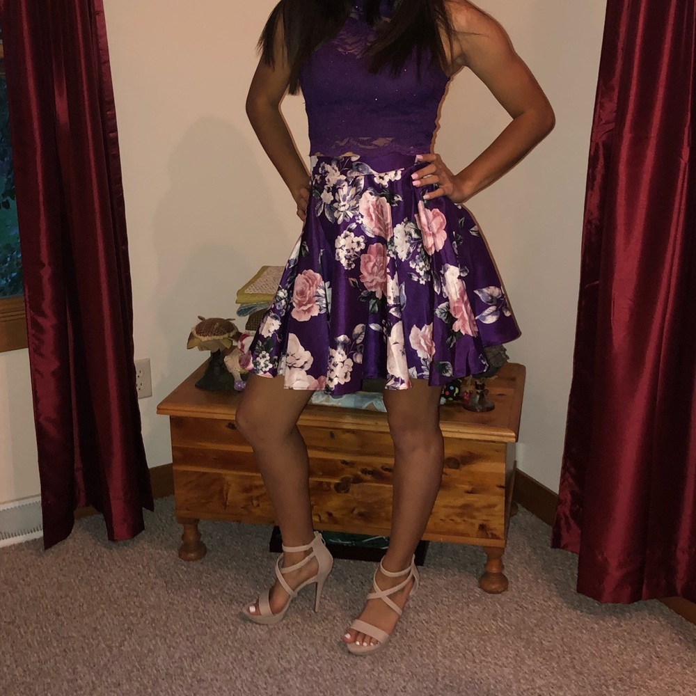 Windsor homecoming dress!!! Size 3!!! - Picture 2 of 5